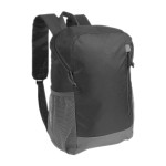 Zaino in poliestere 600D con 4 tasche di cui 2 laterali reti...